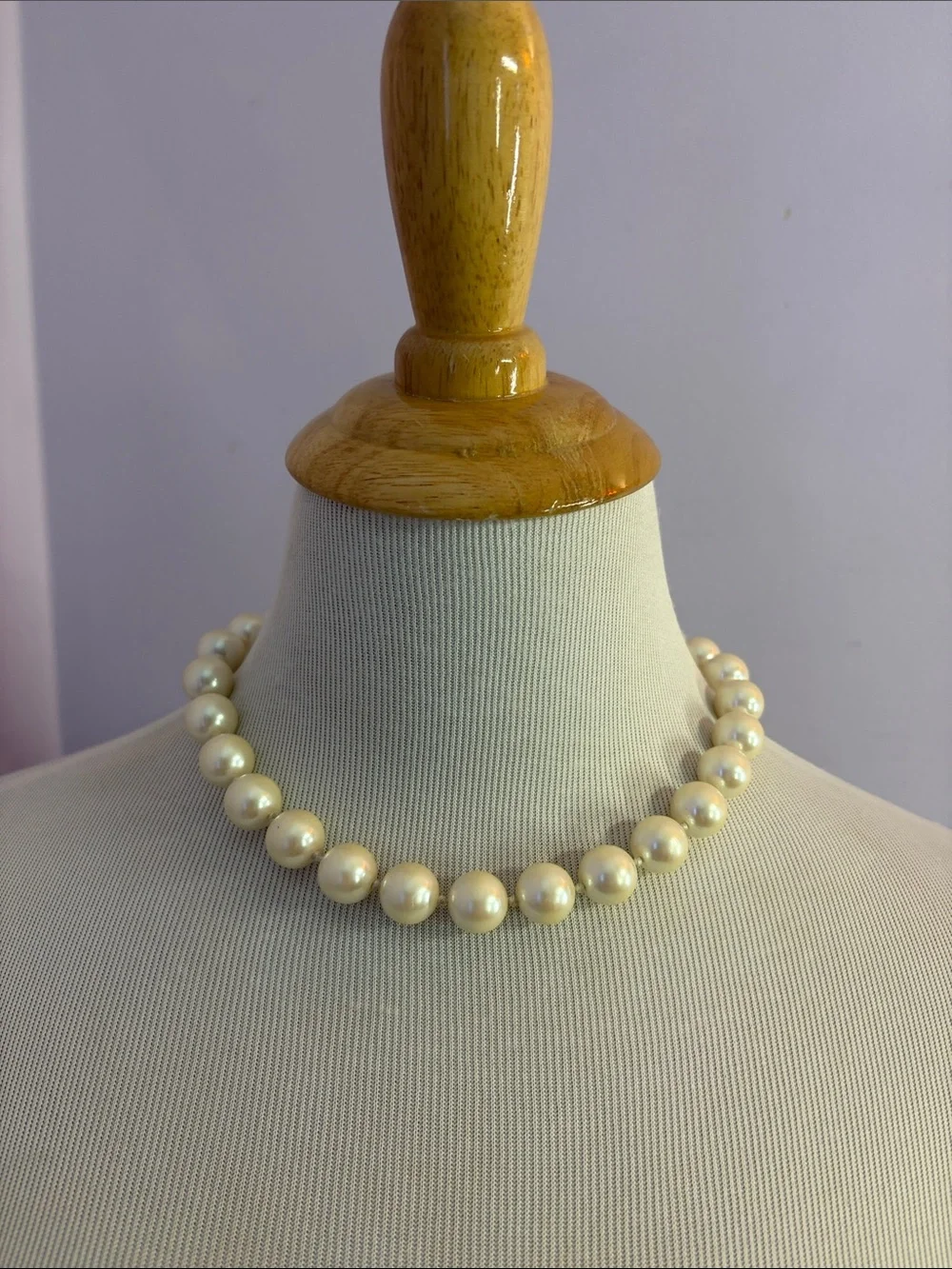 Chunky Faux Pearl Necklace with Magnetic Clasp - Picture 1 of 7